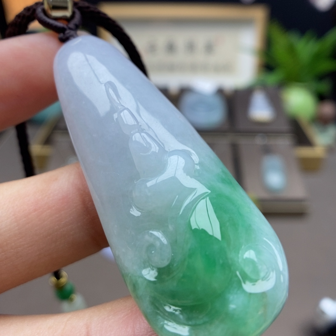 翡翠未镶嵌颈饰吊坠