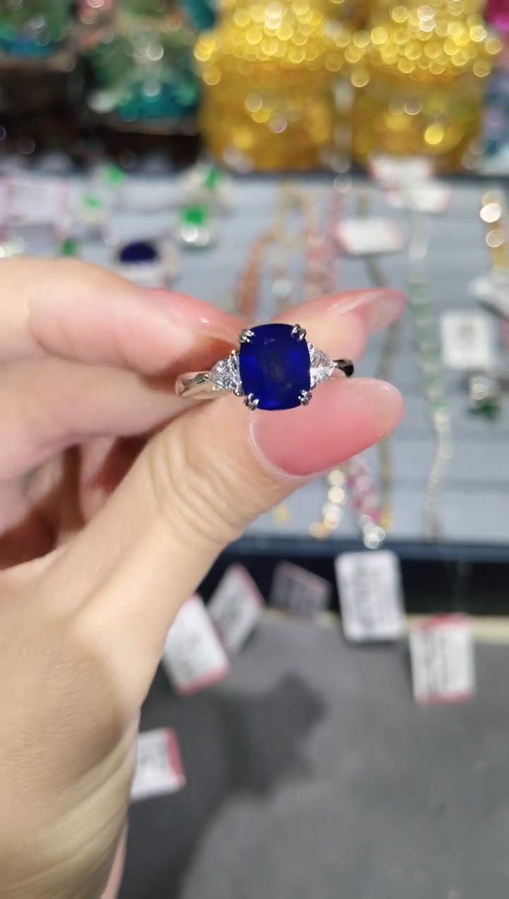 18K金镶嵌天然蓝宝石戒指