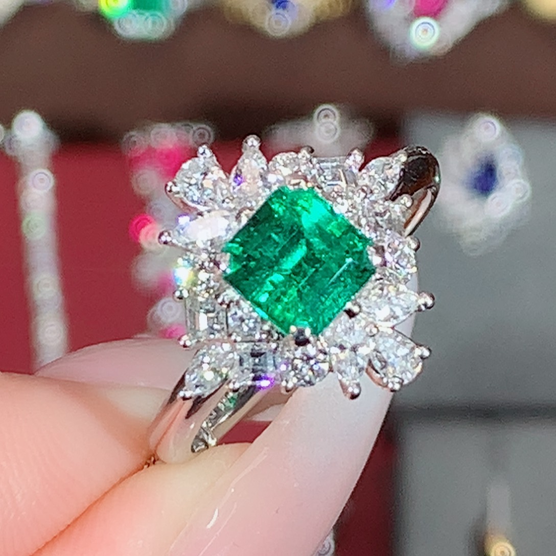 铂Pt850镶嵌祖母绿戒指1.01ct/天然宝石/七天无理由