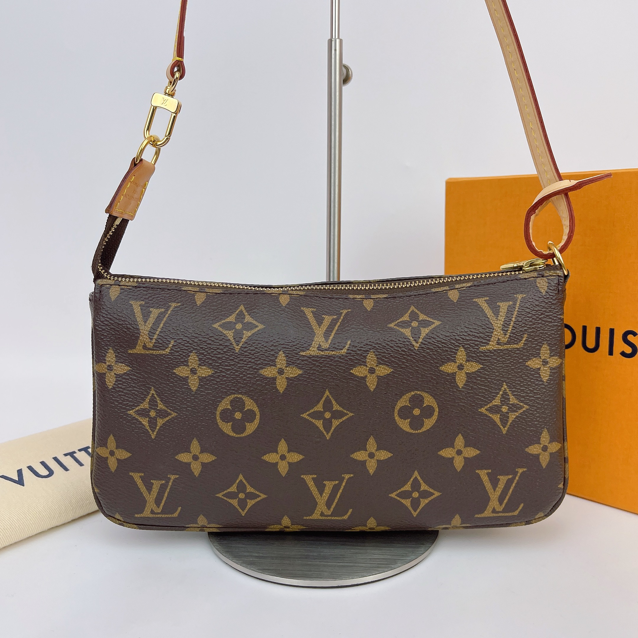 95新 LouisVuitton/路易威登 LV 棕色老花芯片单肩包底长22 GK002