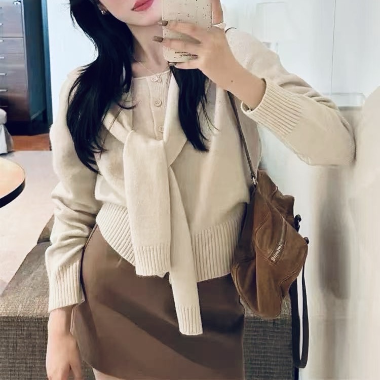 2302-3-CQ米色新款排扣披肩针织上衣（80-135）