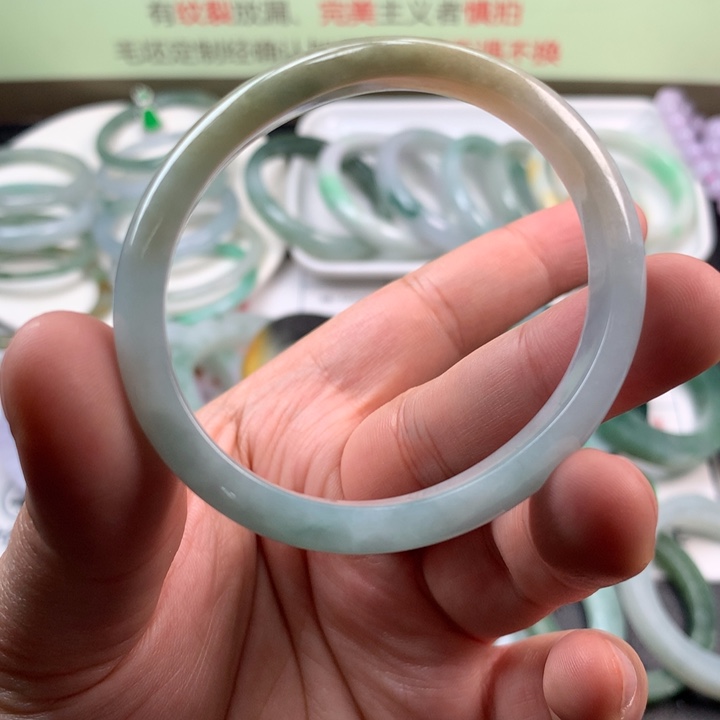 【闪购商品】翡翠手镯未镶嵌手镯