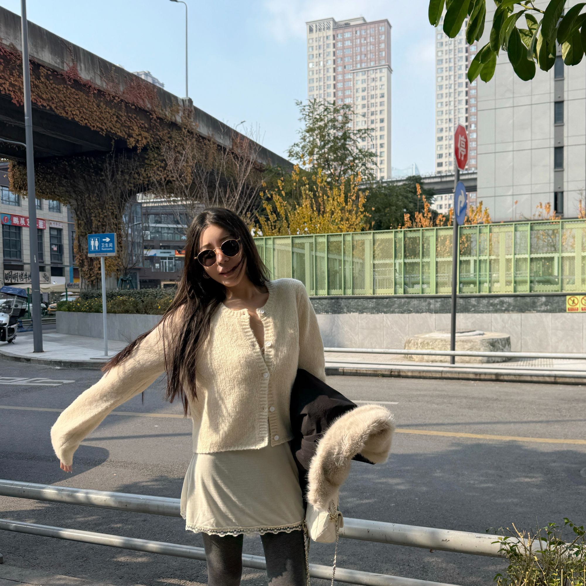 奶白色粗毛线羊毛开衫