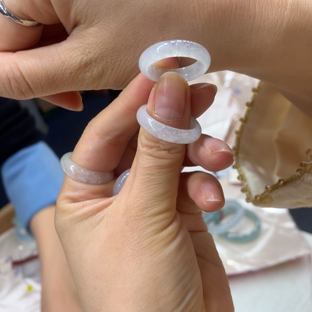 一***人翡翠未镶嵌戒圈多样性发1