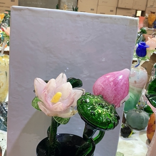 琉璃花瓶高45厘米宽9厘米