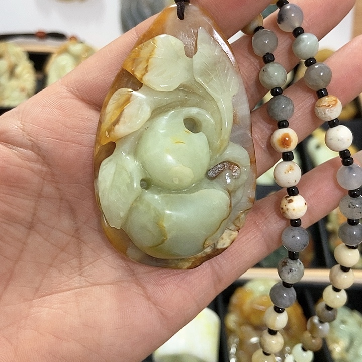 蛇纹石玉挂件未镶嵌