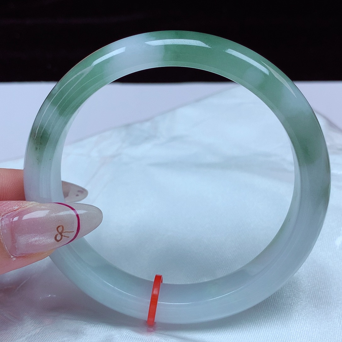 翡翠手镯未镶嵌63圈