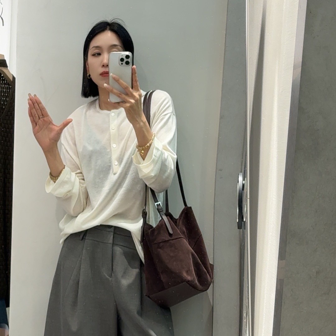 圆领小众长袖女纽扣秋季中设计感T恤纯色休闲风针织衫6691