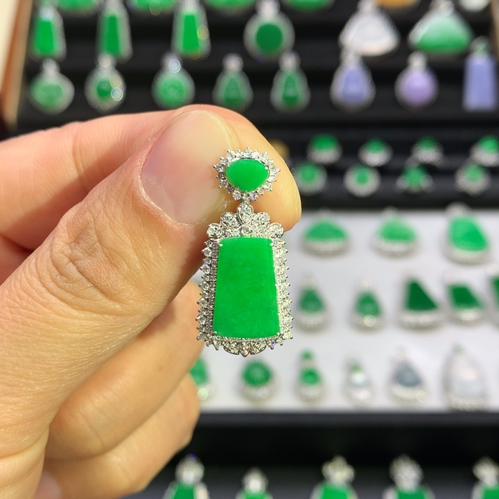 翡翠吊坠(不含链)18K金镶嵌