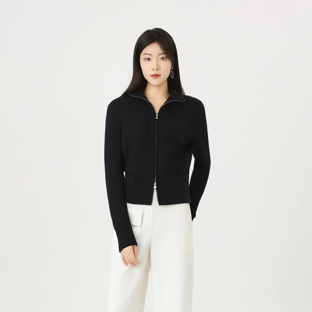 秋季松弛感休闲运动风宽松立领绵羊毛针织外套548058