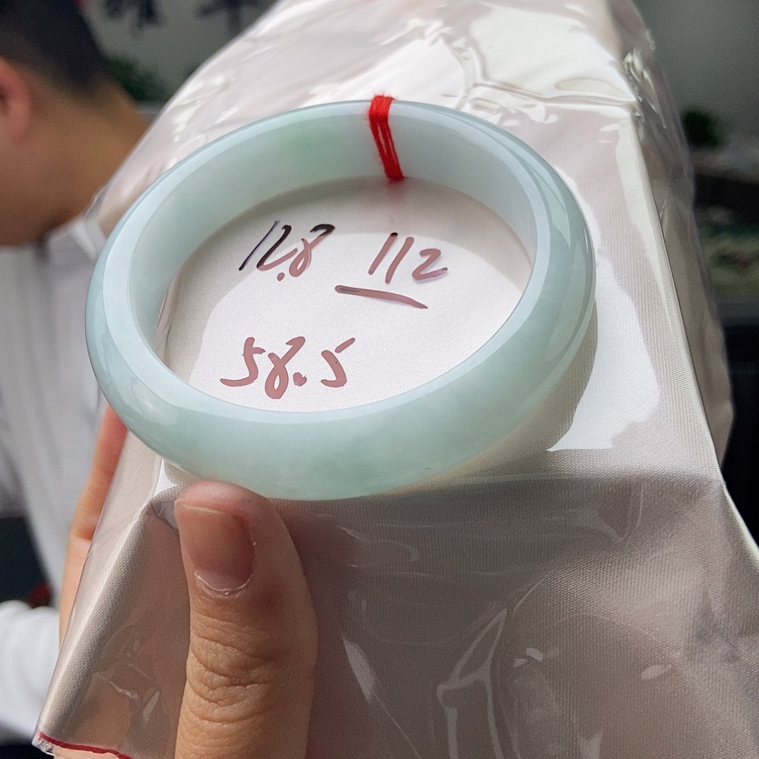 翡翠手镯未镶嵌拍一发一