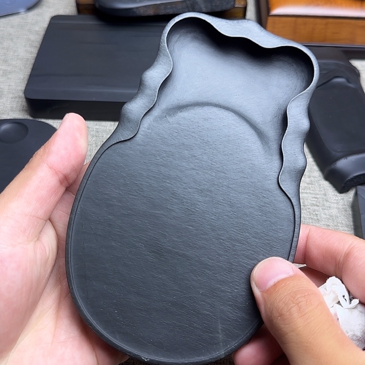 水舷坑水波蝉形砚 