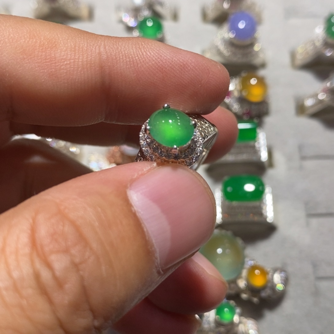 定制翡翠未镶嵌高冰甜绿7.7mm