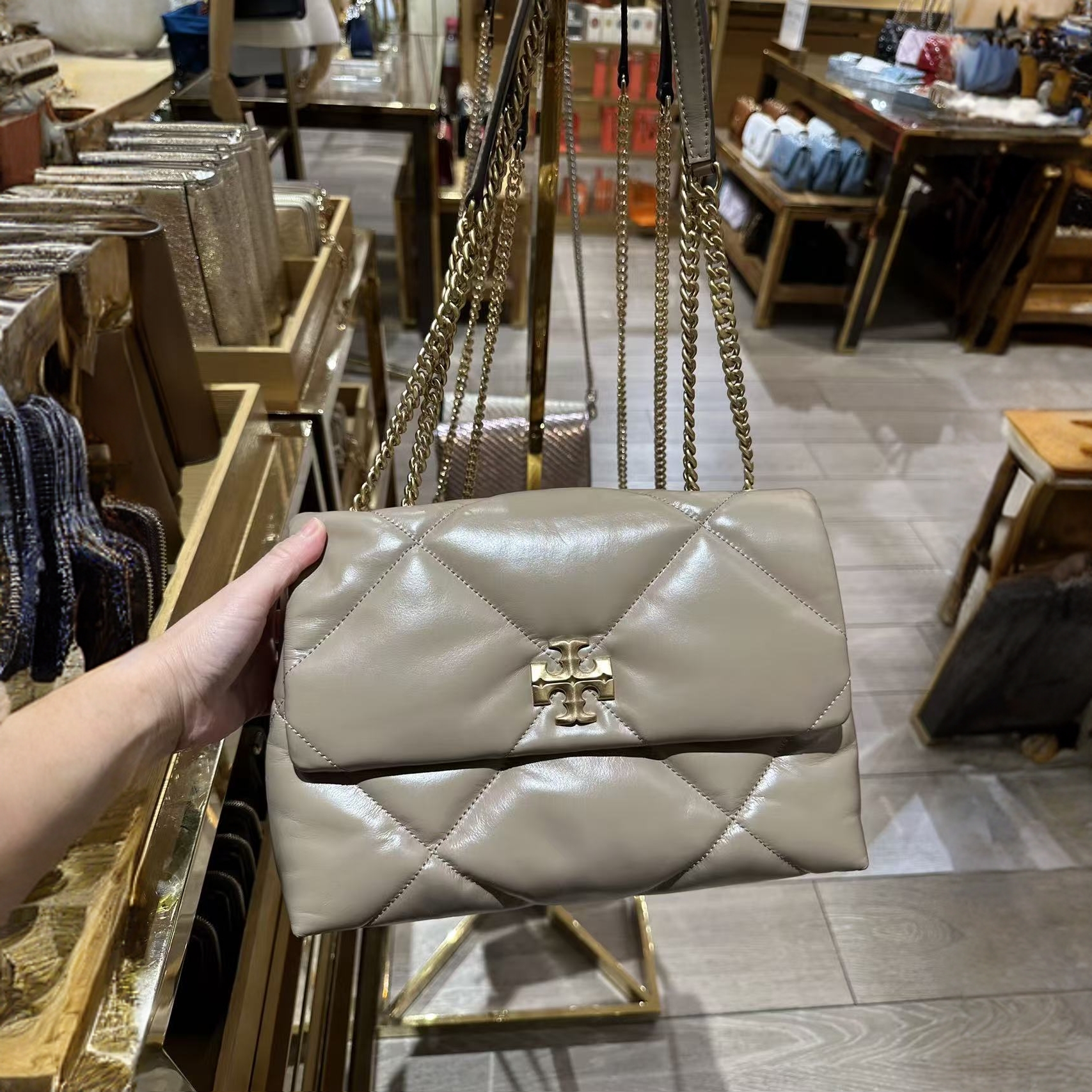 ToryBurch/汤丽柏琦 KIRA 大号云朵包单肩包  29.5*8*18.5