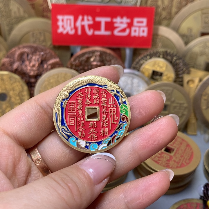 铜现代工艺品珐琅彩红色山鬼一枚