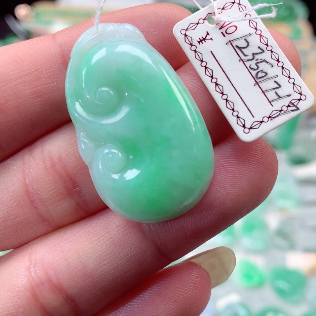 翡翠颈饰未镶嵌翡翠吊坠