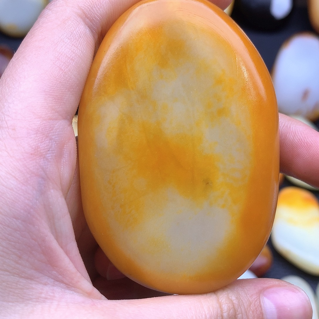 和田玉未镶嵌把件