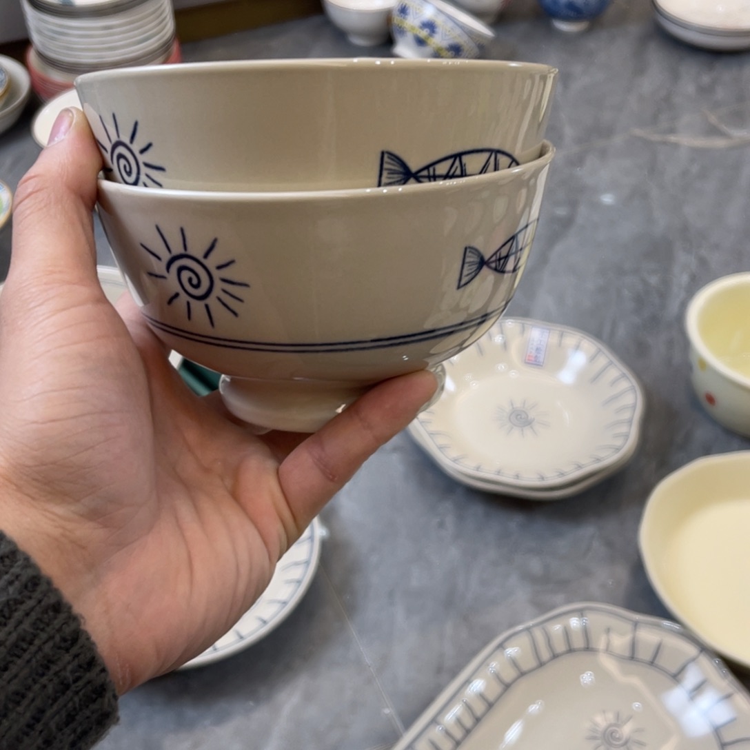 陶瓷微瑕餐具介意勿拍，满18飞！