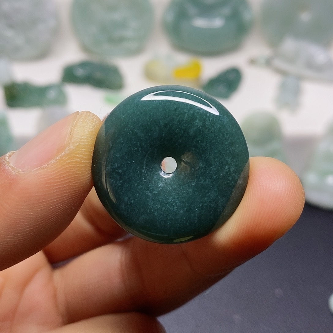 翡翠颈饰未镶嵌吊坠