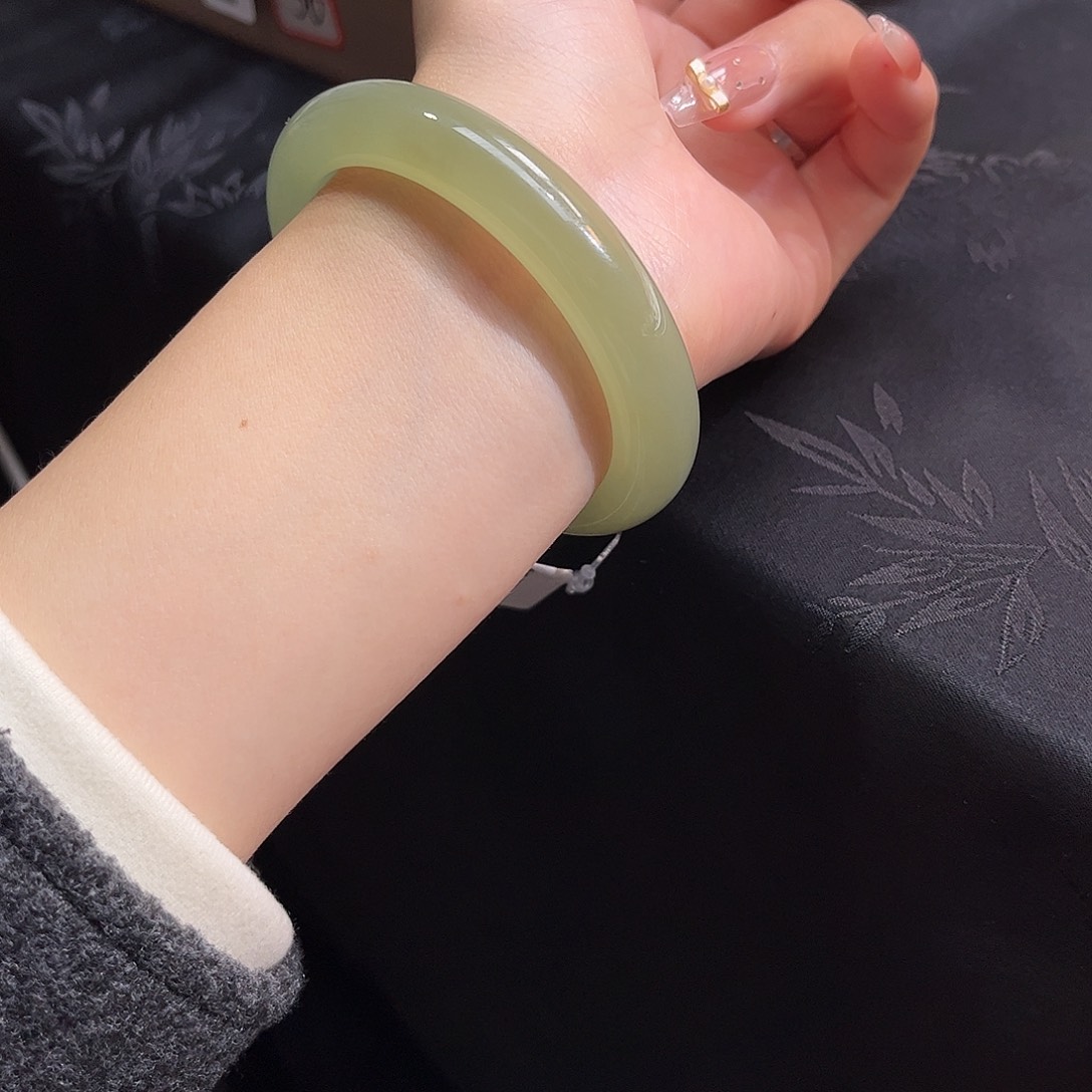 和田玉未镶嵌手镯冰葡萄肉