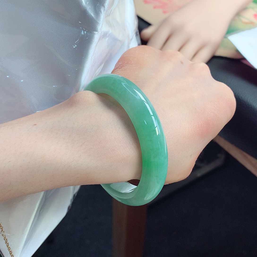 翡翠手镯未镶嵌天然翡翠55-56果阳绿