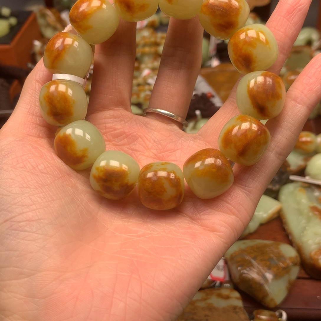 老***酒岫岩河磨玉（透闪石质玉）未镶嵌手串