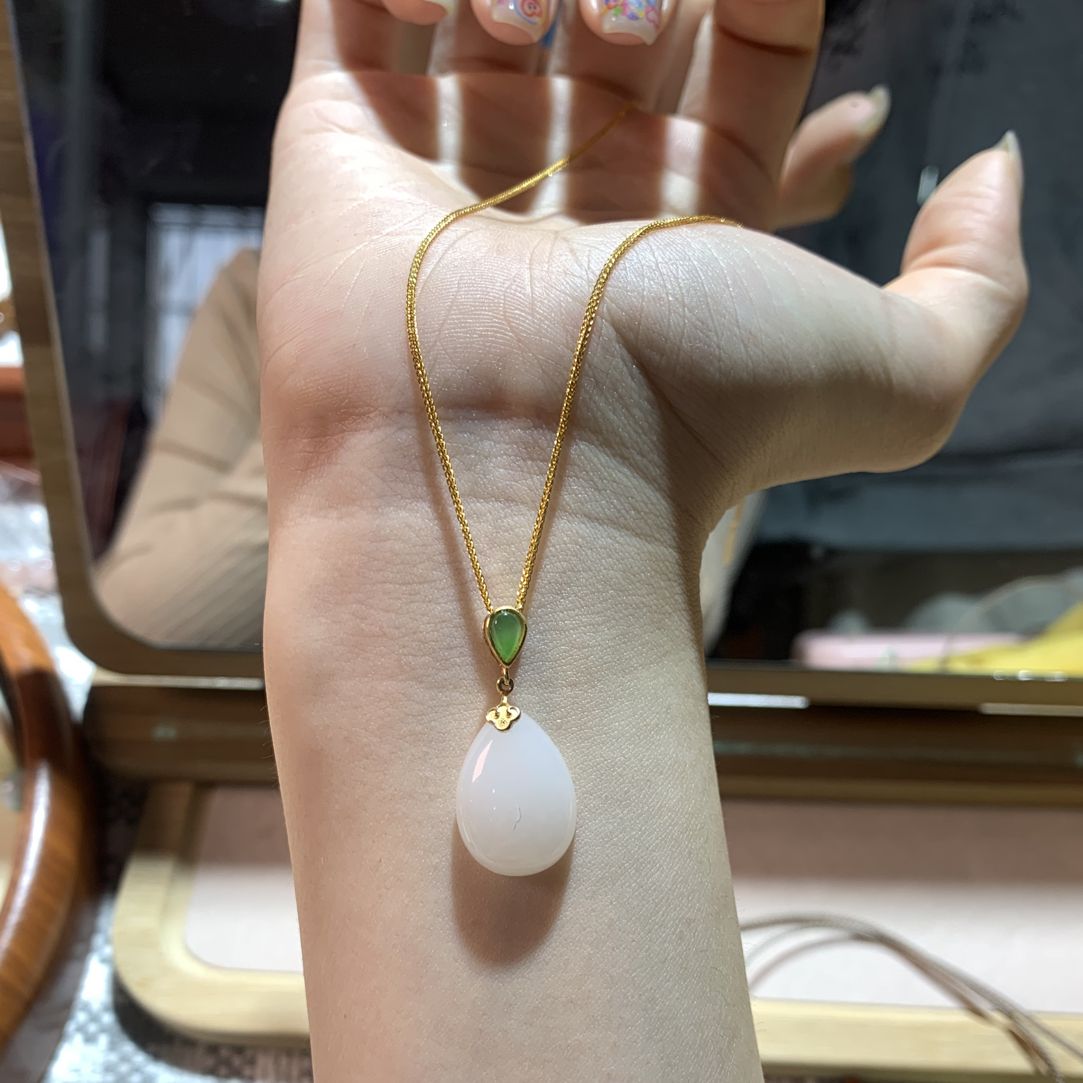 和田白玉水滴项链