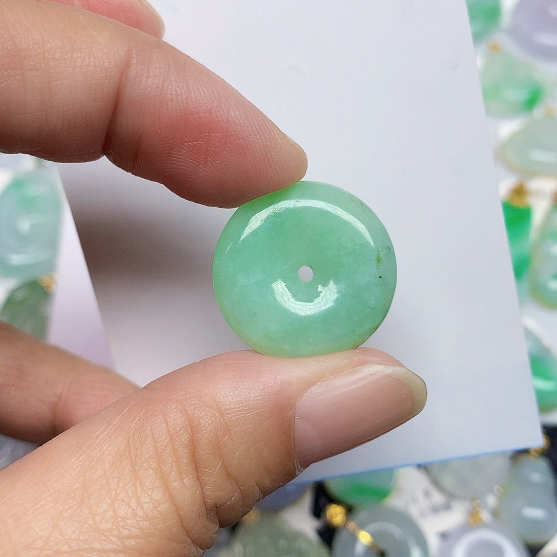 翡翠未镶嵌颈饰3466899