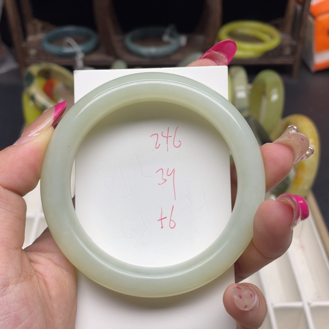 蛇纹石玉未镶嵌手镯