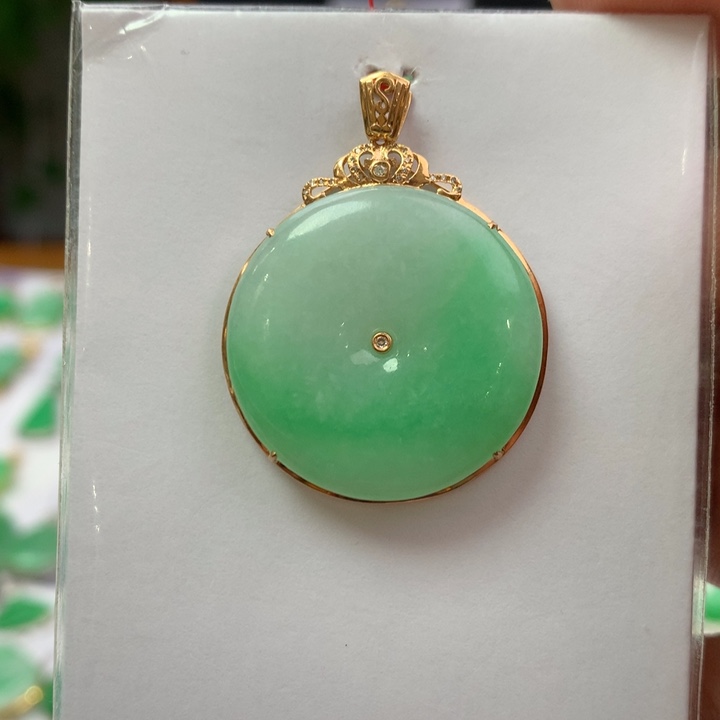 翡翠颈饰18K金镶嵌翡翠