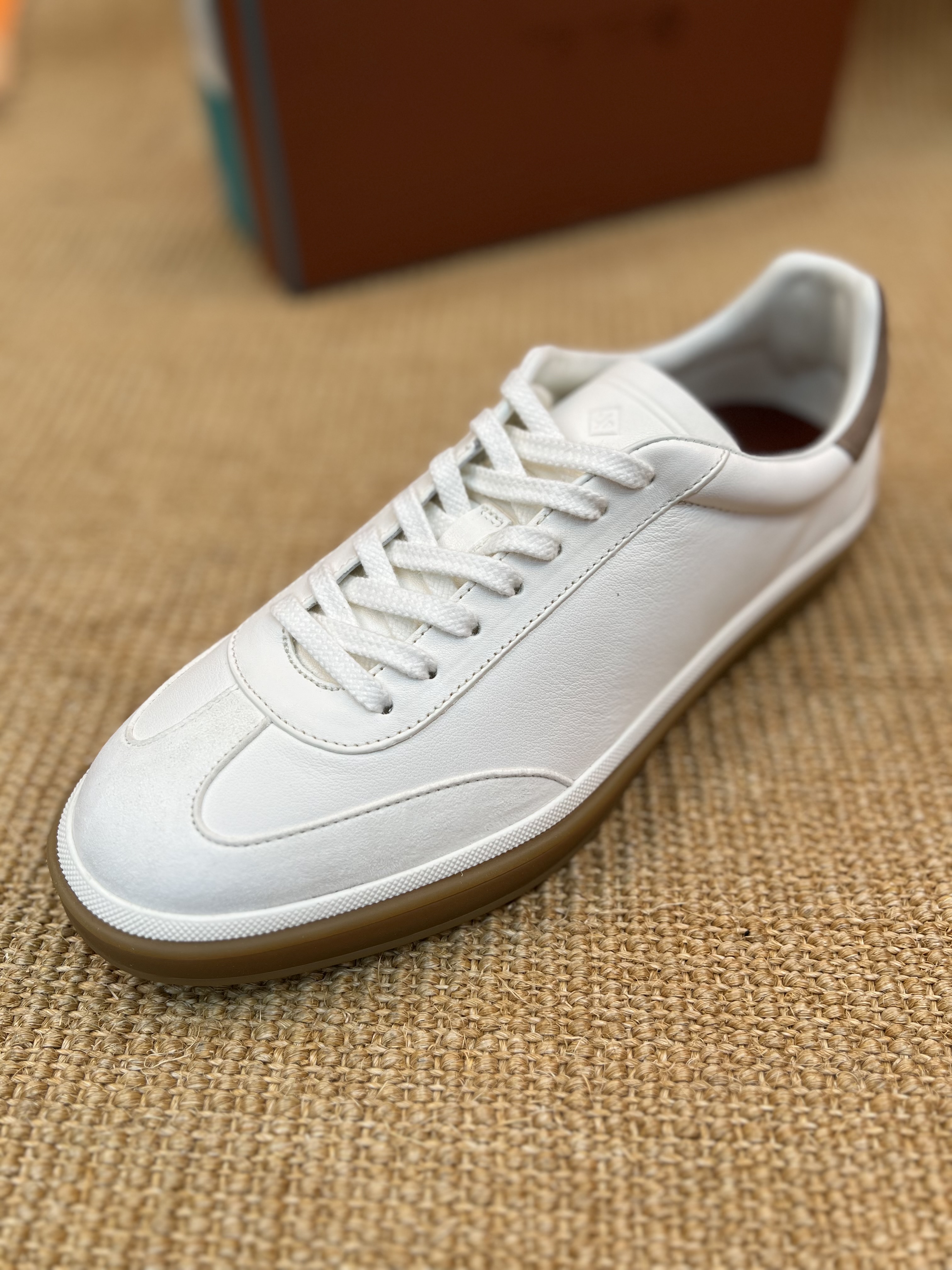 新款休闲运动板鞋男款时尚气质百搭男士德训鞋