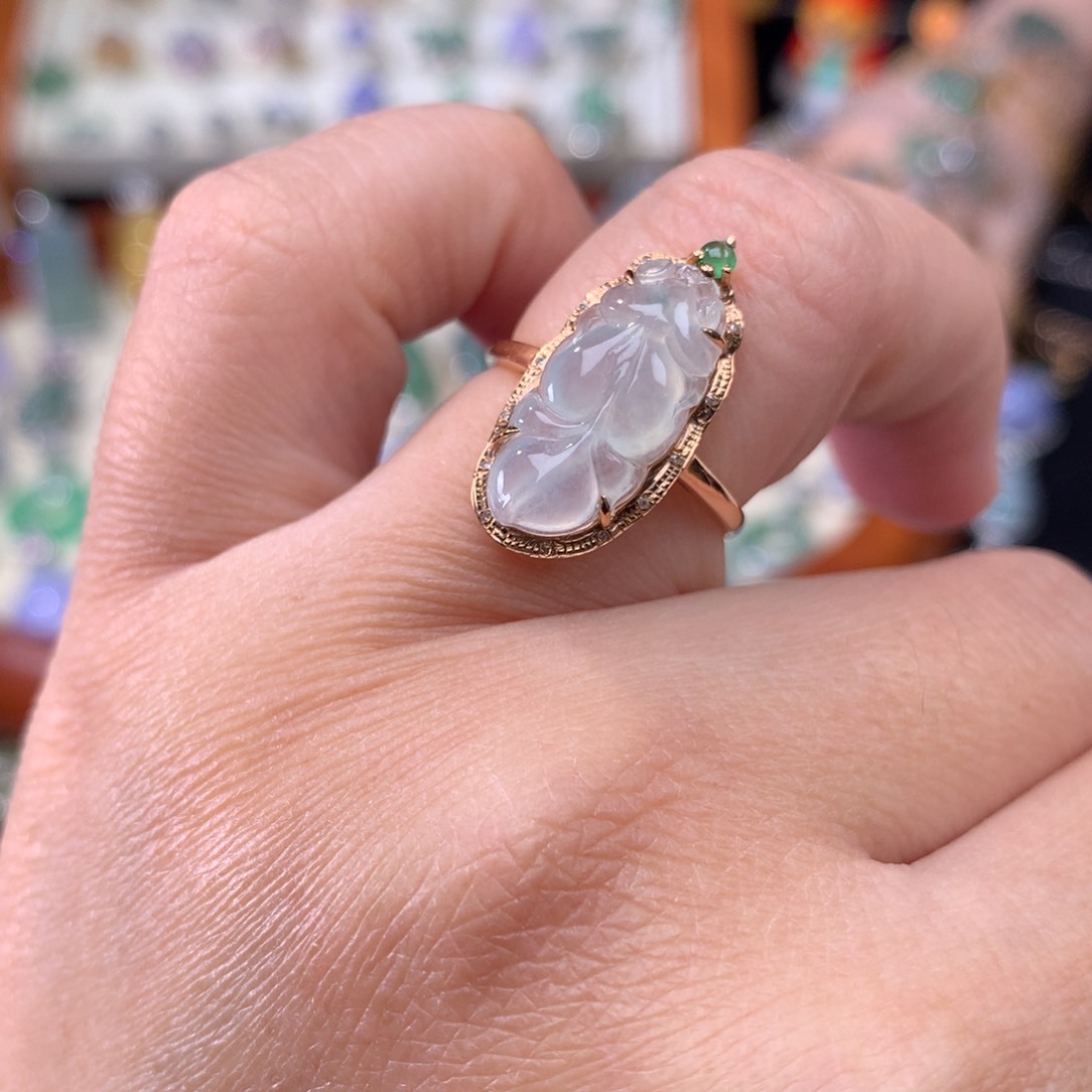 18K金镶嵌戒指翡翠金鱼戒指