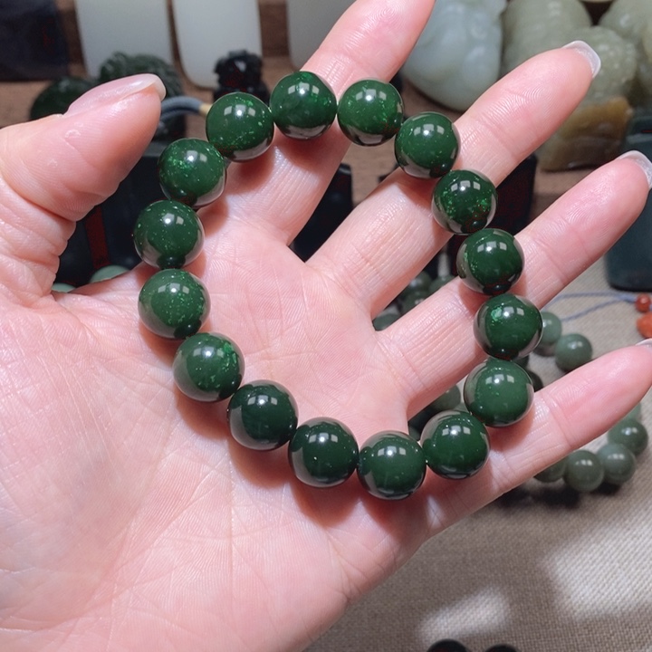 和田玉挂件未镶嵌?