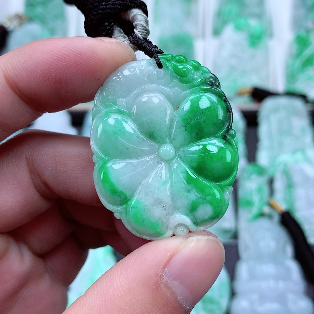 翡翠颈饰未镶嵌翡翠吊坠