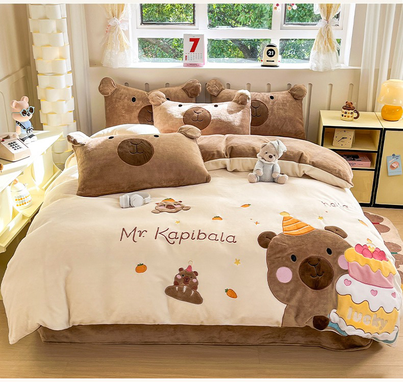 梦悦|【蛋糕卡皮巴拉】新款A类简约轻奢风牛奶绒贴布绣双面绒四件套