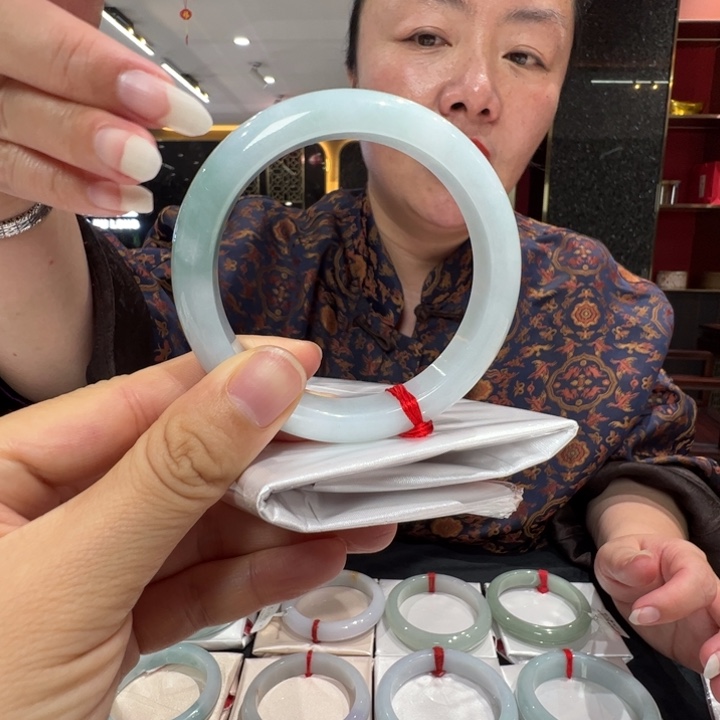 翡翠未镶嵌手镯冰飘花56.3