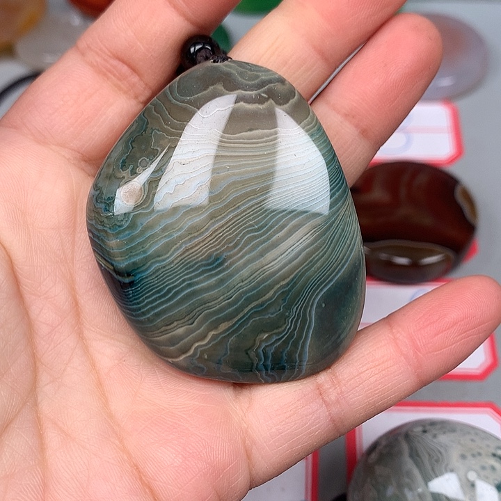 M***h玛瑙/玉髓未镶嵌颈饰