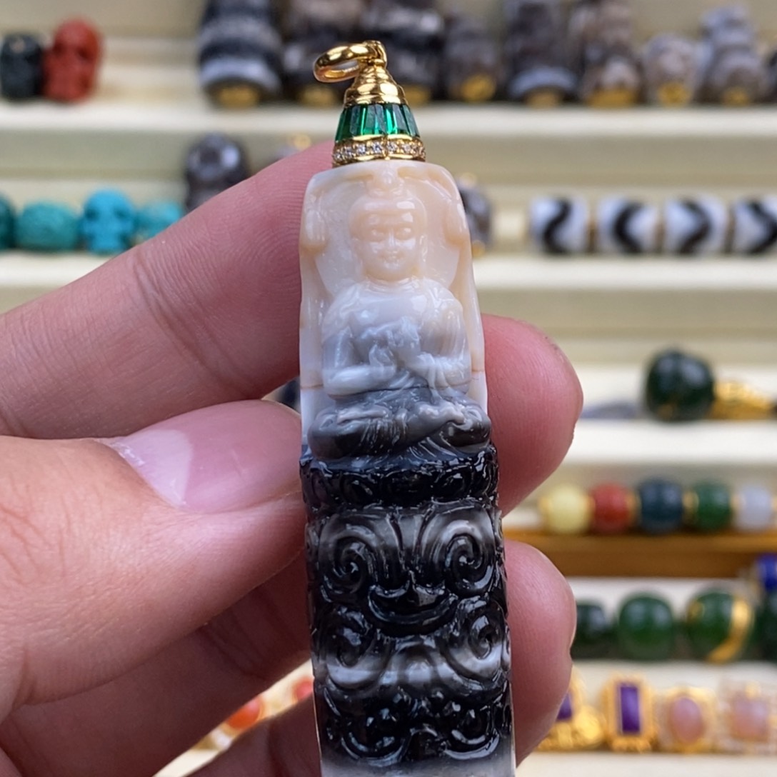 玛瑙/玉髓颈饰18K金镶嵌