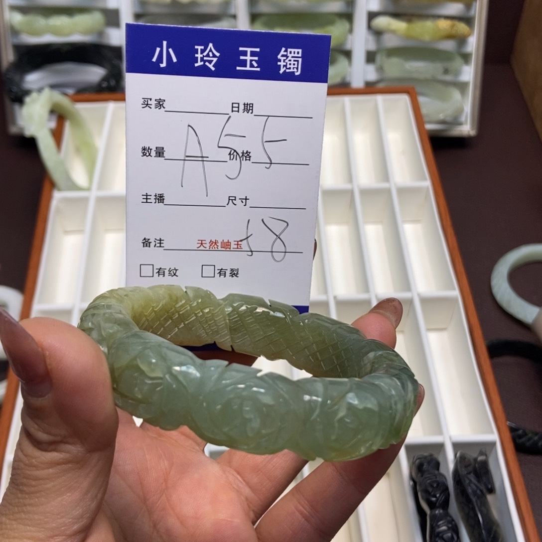 蛇纹石玉手镯未镶嵌