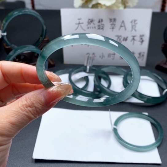 翡翠手镯未镶嵌旅**理60尺寸