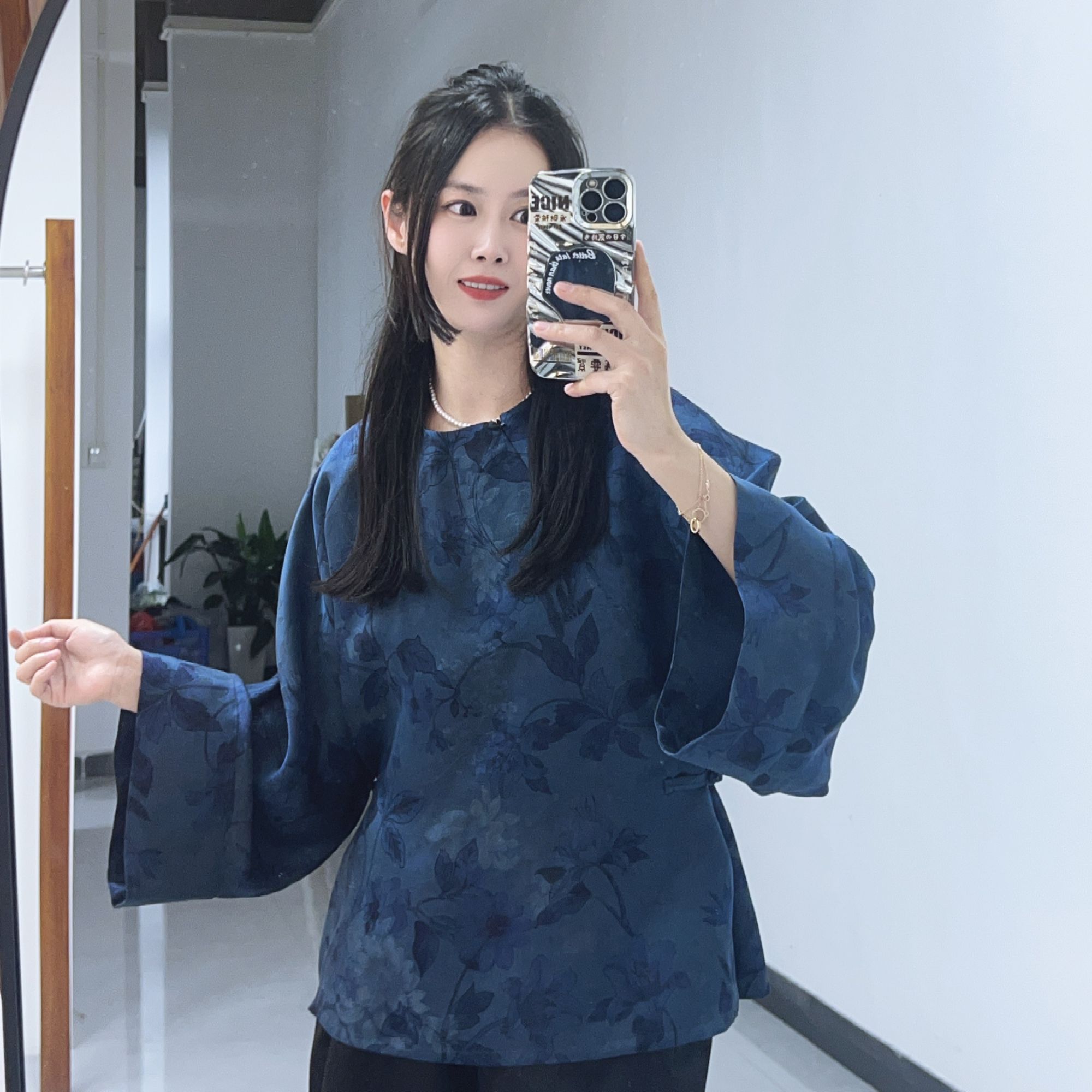 蓝底黑花大甩袖上衣女新中式桑蚕丝复古宽松显瘦胸围110衣长63