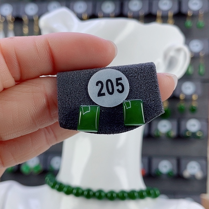 18K金镶嵌耳饰南红玛瑙