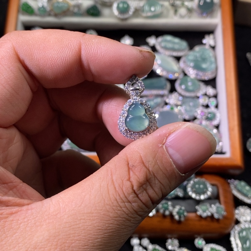 【闪购商品】翡翠颈饰未镶嵌天然