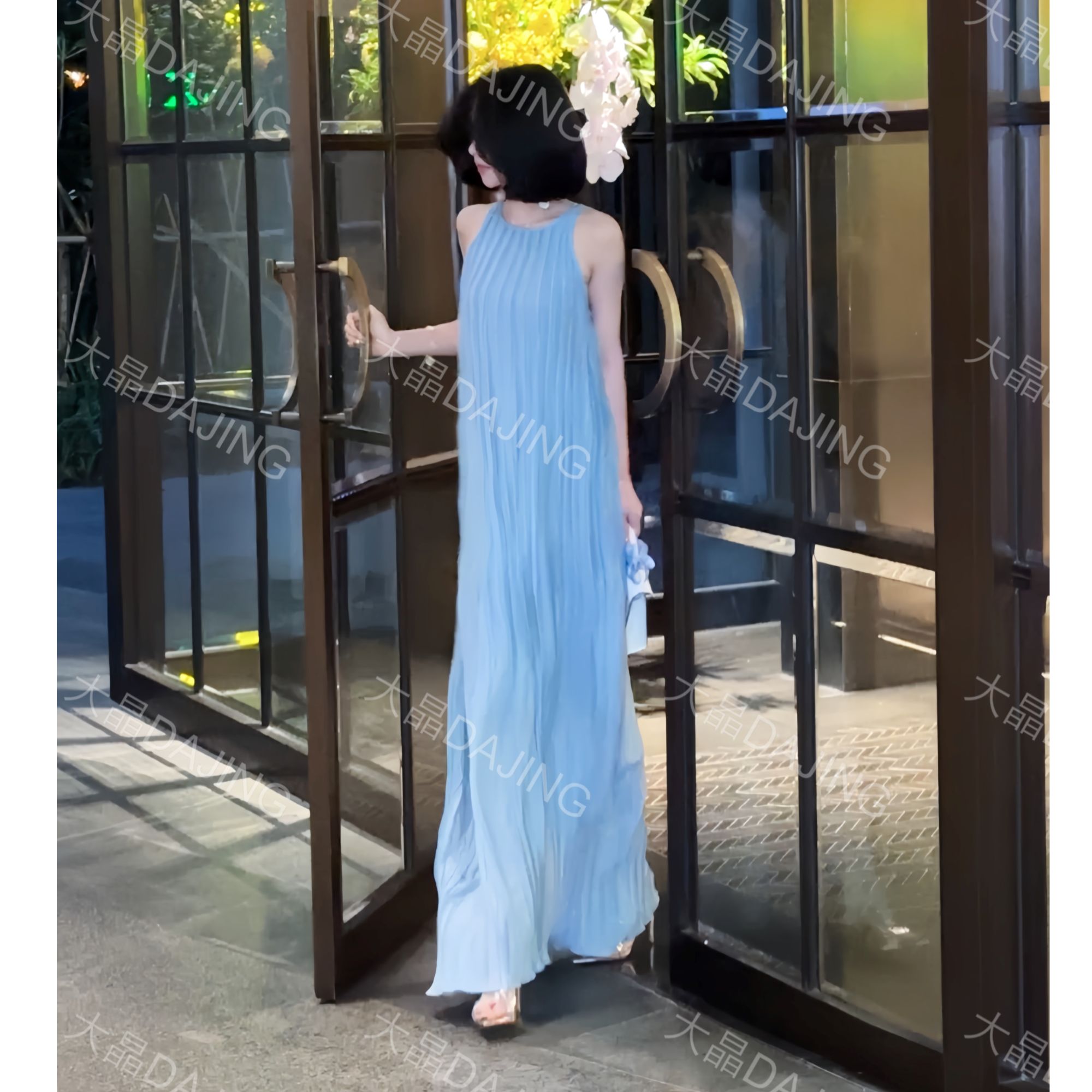 【大晶定制】夏季新款度假风挂脖无袖褶皱波纹轻奢长款连衣裙