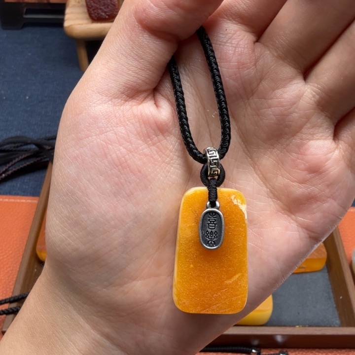 蜜蜡未镶嵌吊坠(赠链)