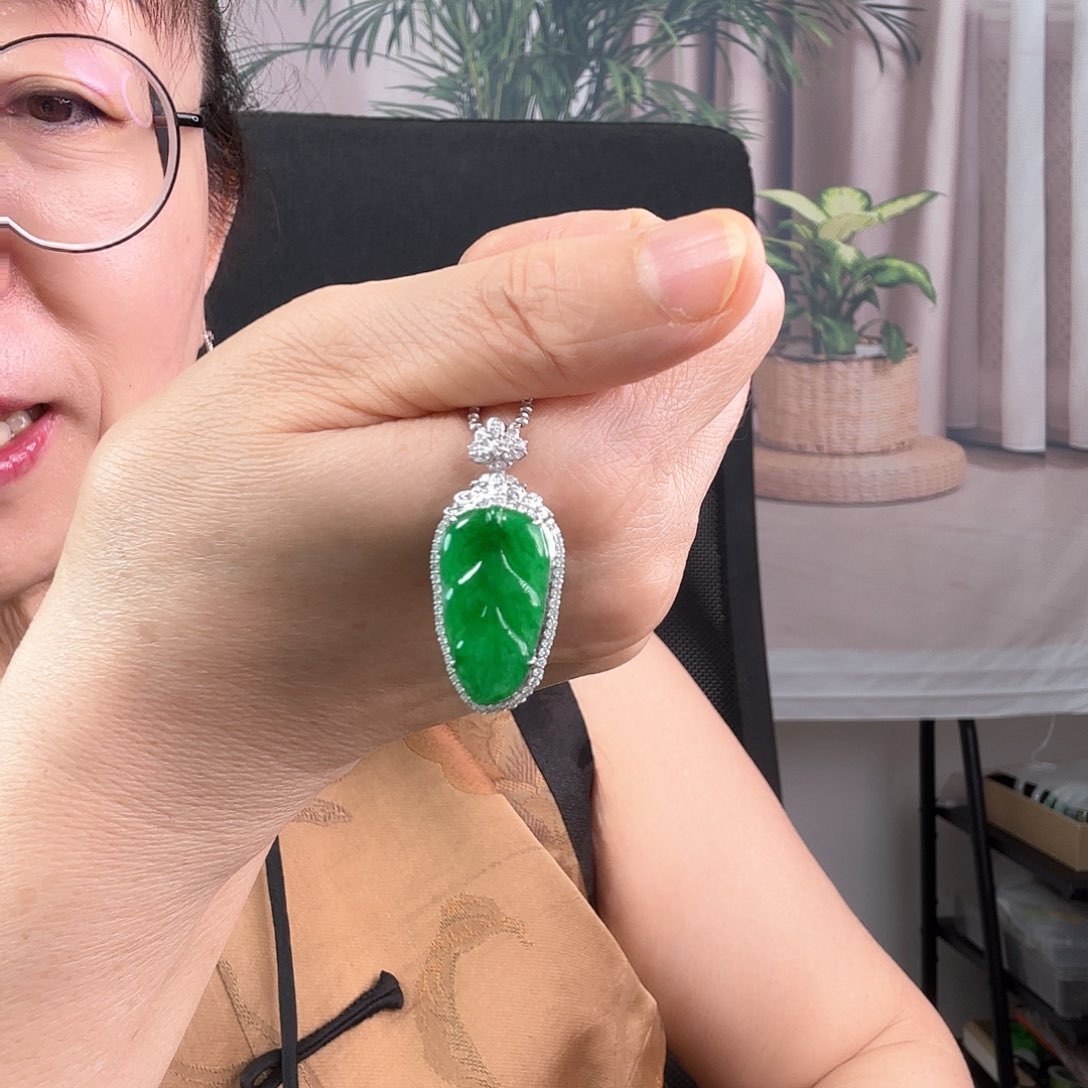 翡翠颈饰18K金镶嵌叶子