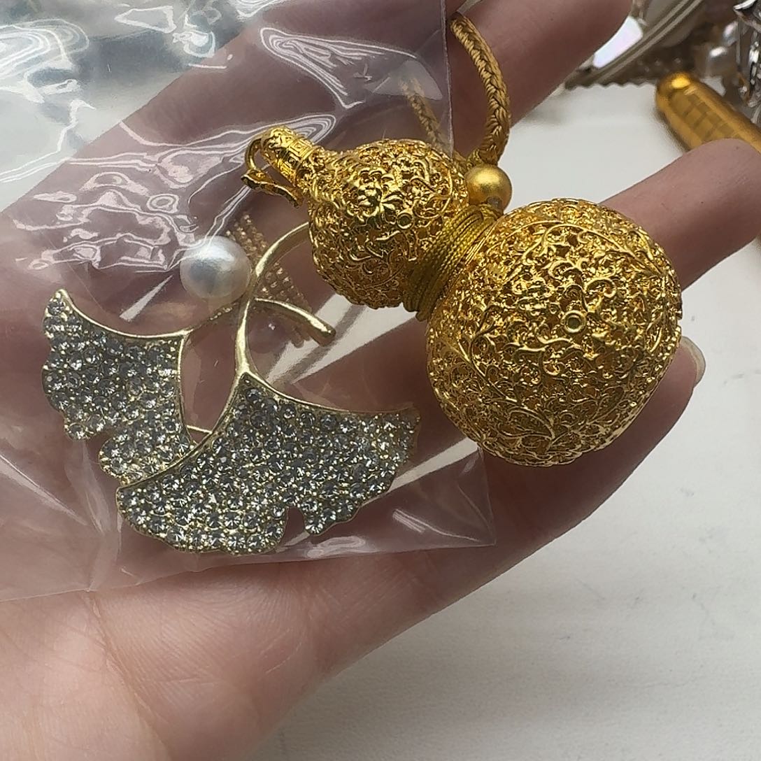 颈饰未镶嵌淡水珍珠扁的，处理，客人同意