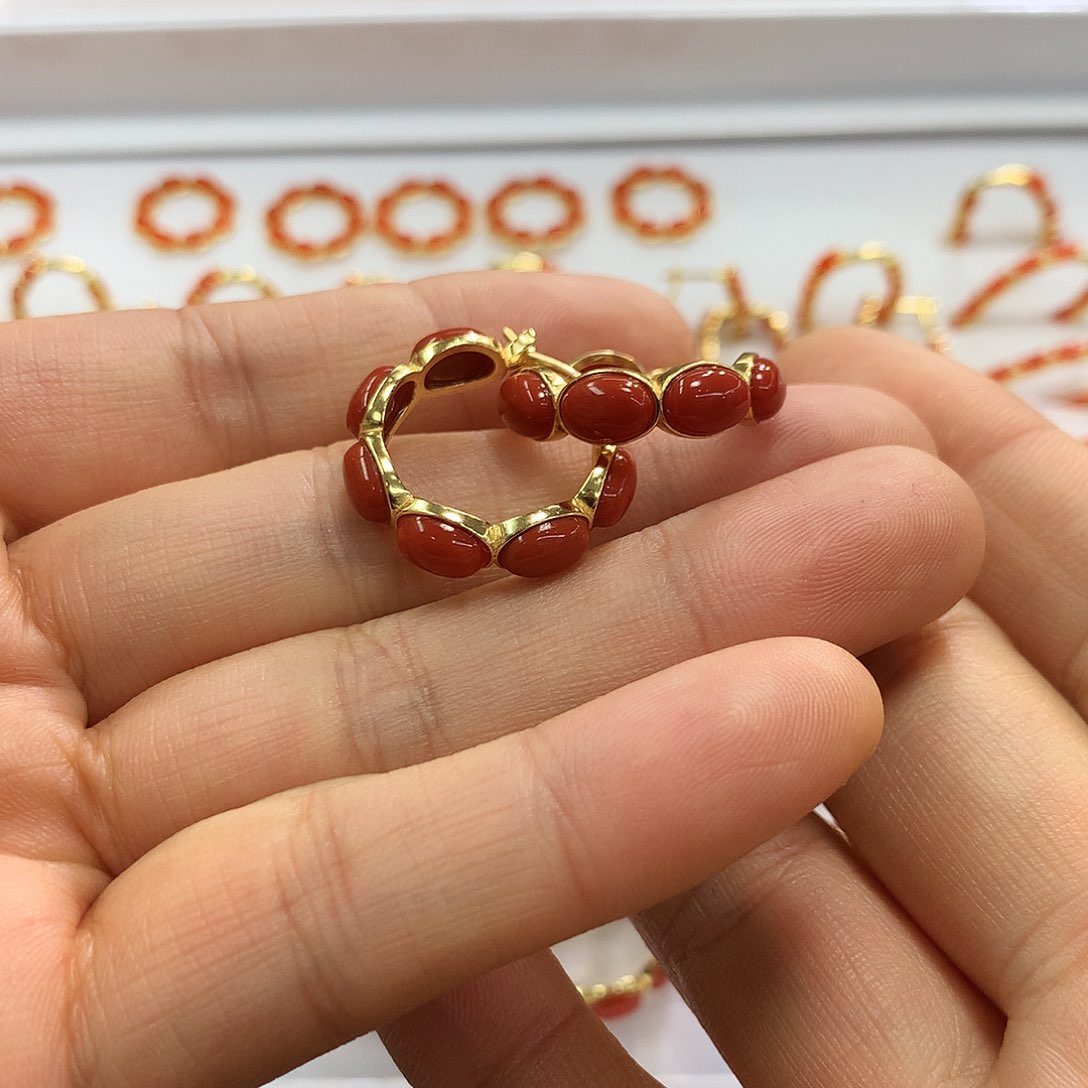 银S925镀金镶嵌南红玛瑙耳饰草****?