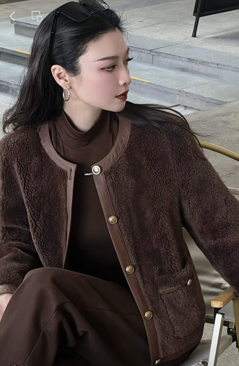 俪妍LIVELY•YAN2025新款羊毛拼接外套小香风时尚短款