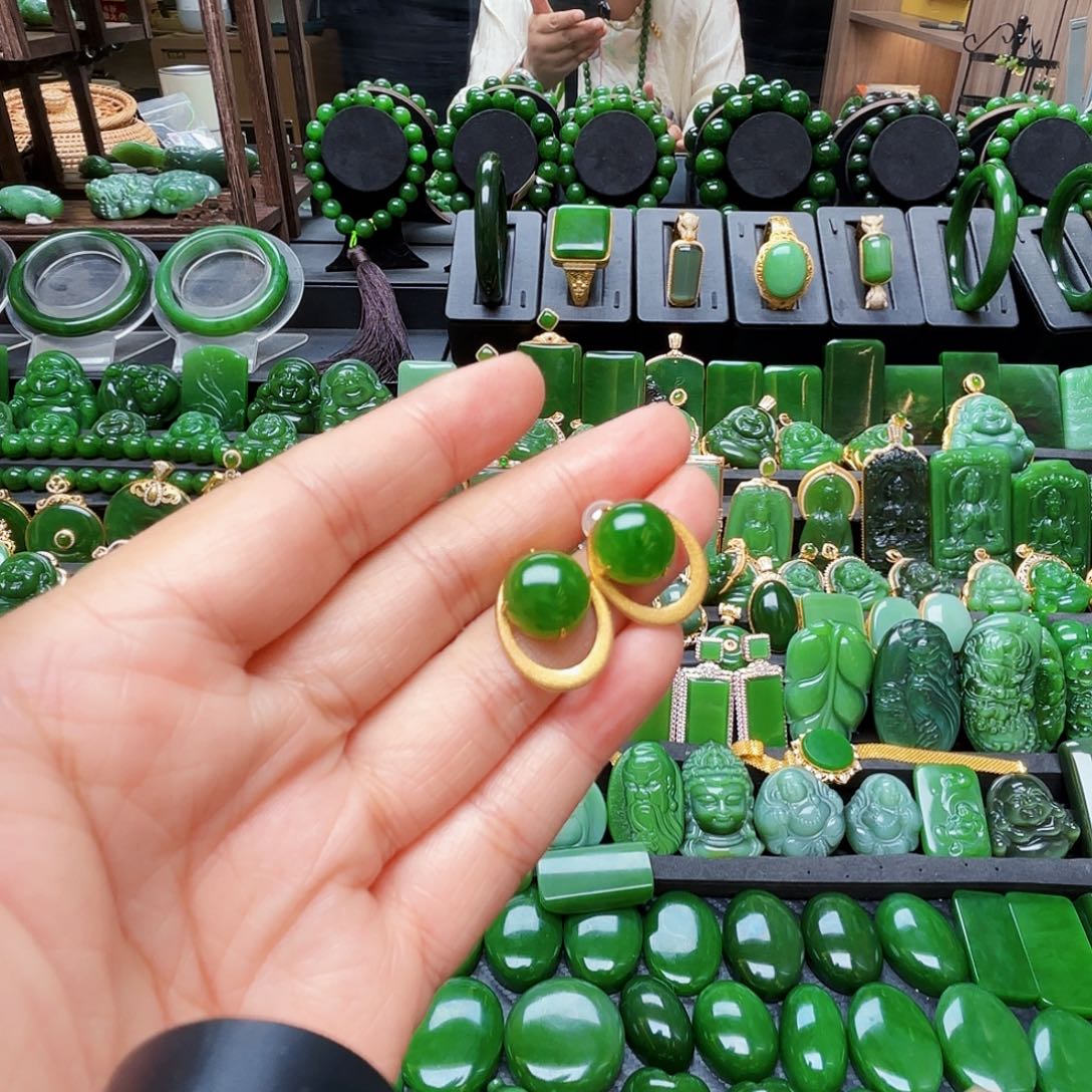 快***灵和田玉（碧玉）18K金镶嵌耳饰